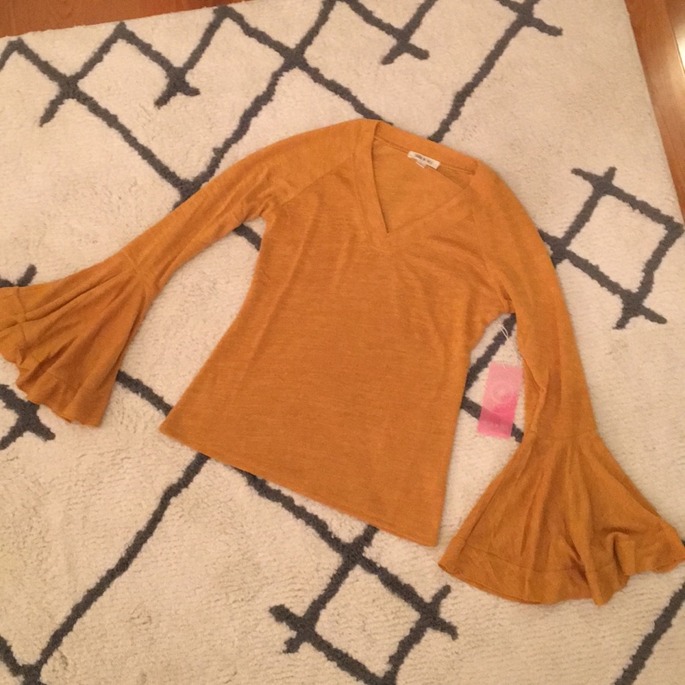 Bell sleeve V-neck Sweater